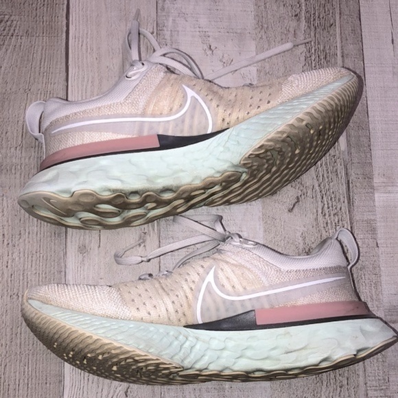 Nike infinity Flyknit react sneakers size 8 1/2 - Picture 3 of 13